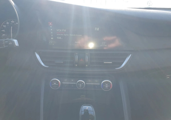 Alfa Romeo Giulia cena 83000 przebieg: 34100, rok produkcji 2017 z Legionowo małe 154